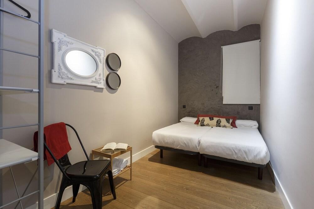 AinB Eixample Miró Apartments photo 3