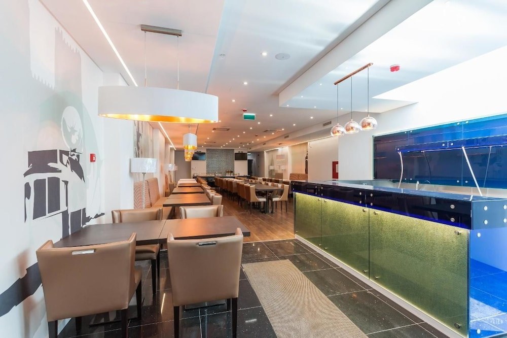 Hotel Capital photo 1