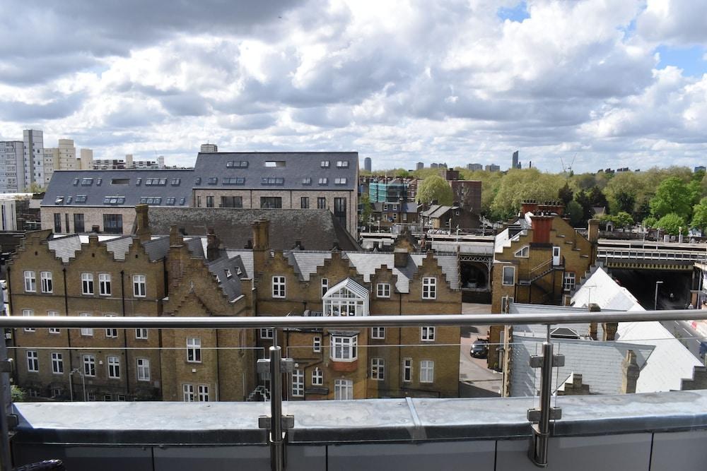 CHELSEA BRIDGE APARTMENTS photo 4