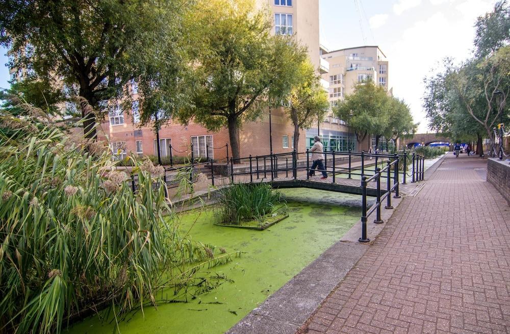 Apartment Wharf ¿ Water Gardens photo 2