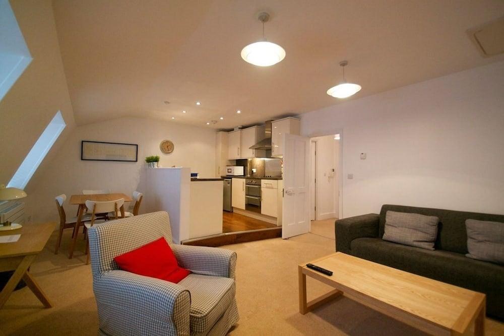 ACORN - GOWER STREET APARTMENTS photo 3