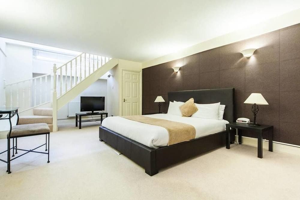 PARK LANE CITY APARTMENTS
