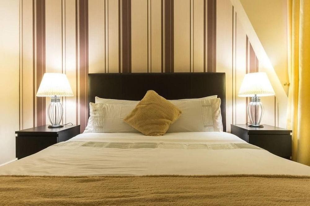 PARK LANE CITY APARTMENTS photo 4
