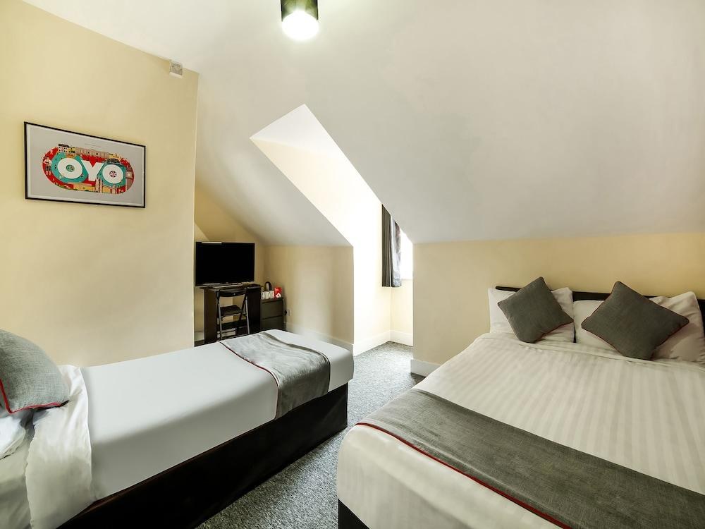 OYO STRATFORD HOTEL photo 2