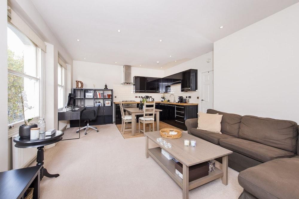 KNIGHTSBRIDGE HOLIDAY APARTMENT