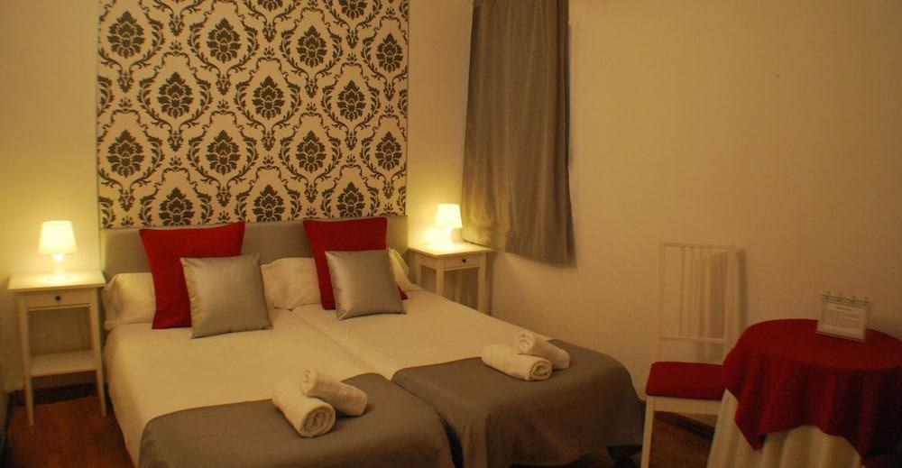 Petit Hotel photo 2