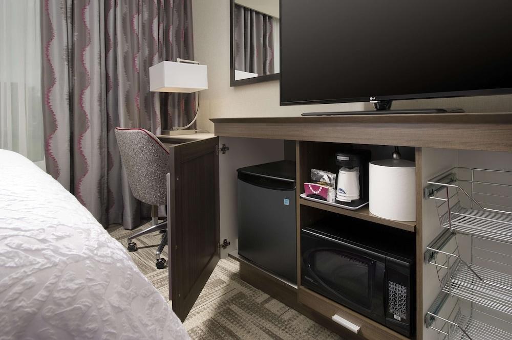 Hampton Inn Huntsville/Village of Providence photo 2