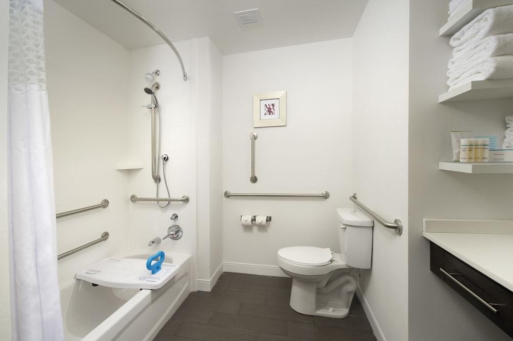 Hampton Inn Huntsville/Village of Providence photo 3