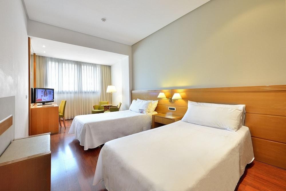 Hotel Málaga Alameda Centro Affiliated by Meliá photo 2