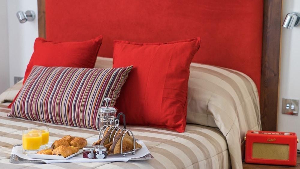 BERKELEY SQUARE HOTEL photo 4