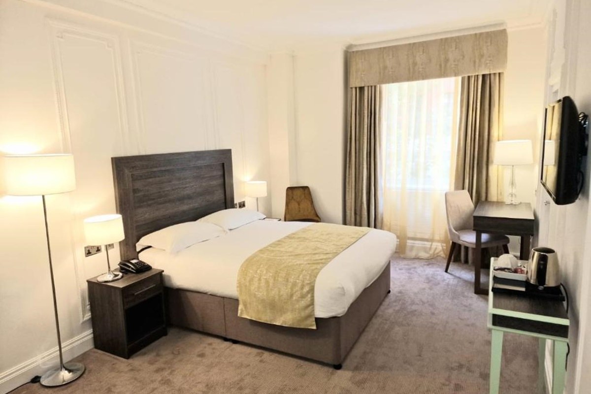 ASTOR COURT photo 1