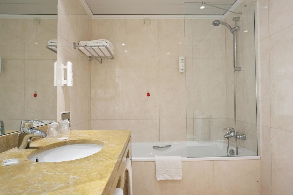 Holiday Inn Lisbon by IHG photo 2