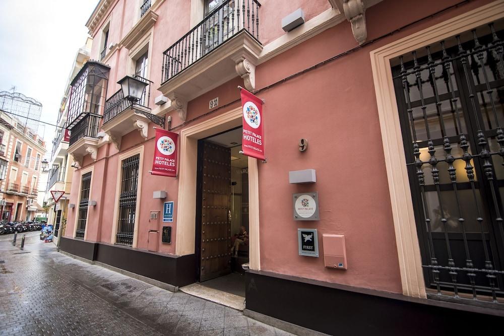 Petit Palace Marques Santa Ana photo 2