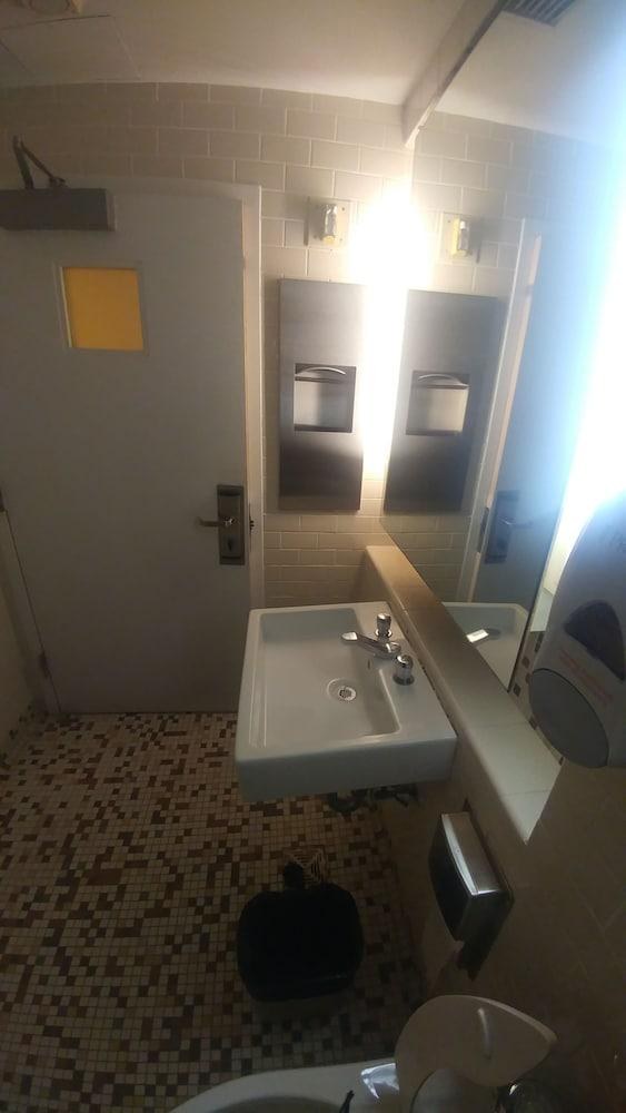 WEST SIDE YMCA HOSTEL photo 3