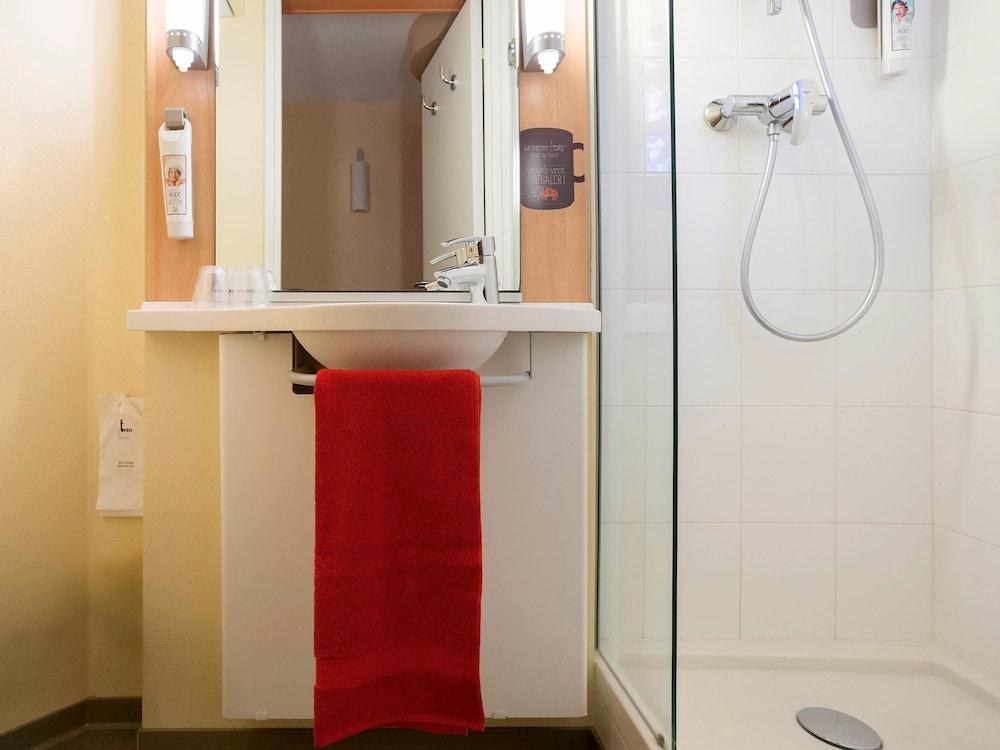 ibis Cannes Centre photo 3