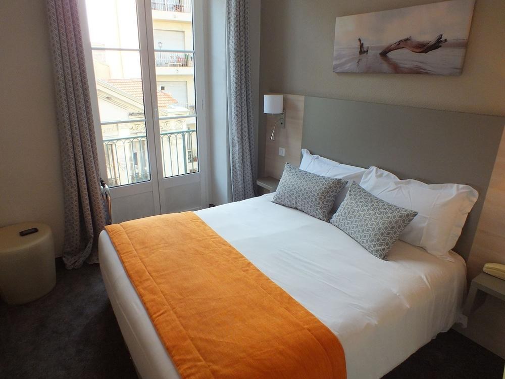 Du Midi Hotel photo 4
