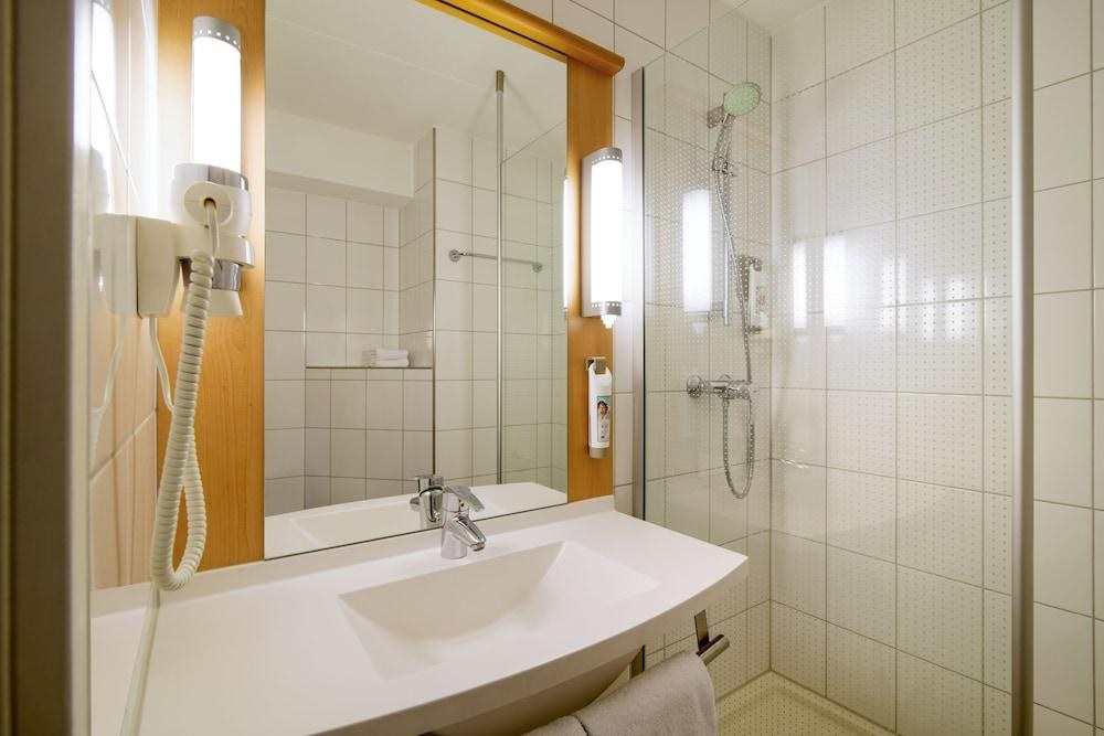 ibis Utrecht photo 3