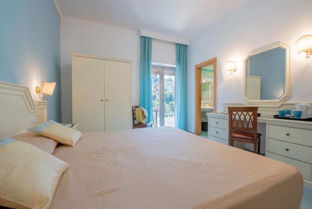 Ascot Hotel Sorrento photo 2