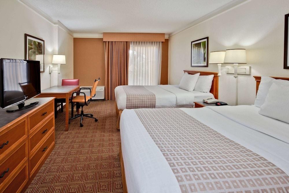 LA QUINTA INN & SUITES FT LAUDERDALE CYPRESS CREEK photo 3