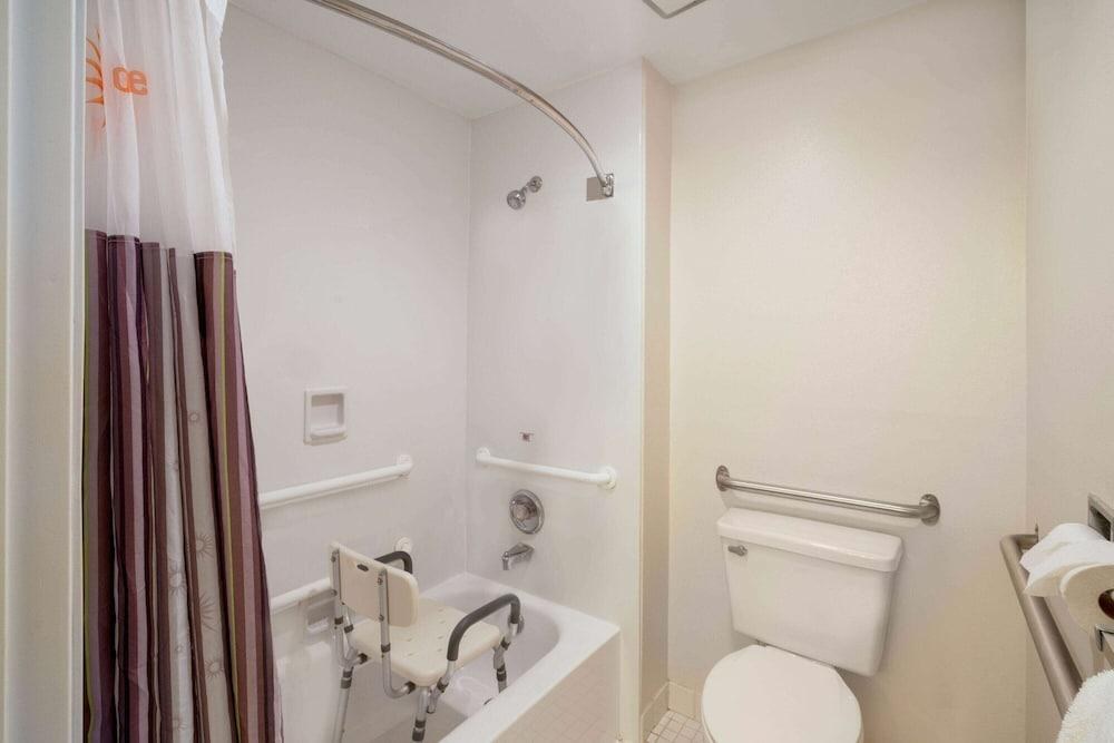 La Quinta Inn & Suites Nashville Airport photo 2