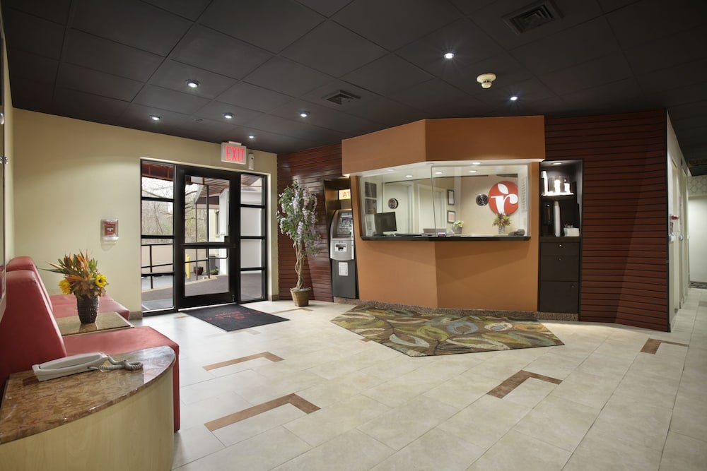 RAMADA BY WYNDHAM BRONX photo 1