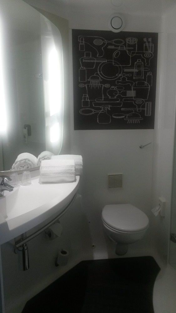 Ibis London Docklands Canary Wharf photo 1