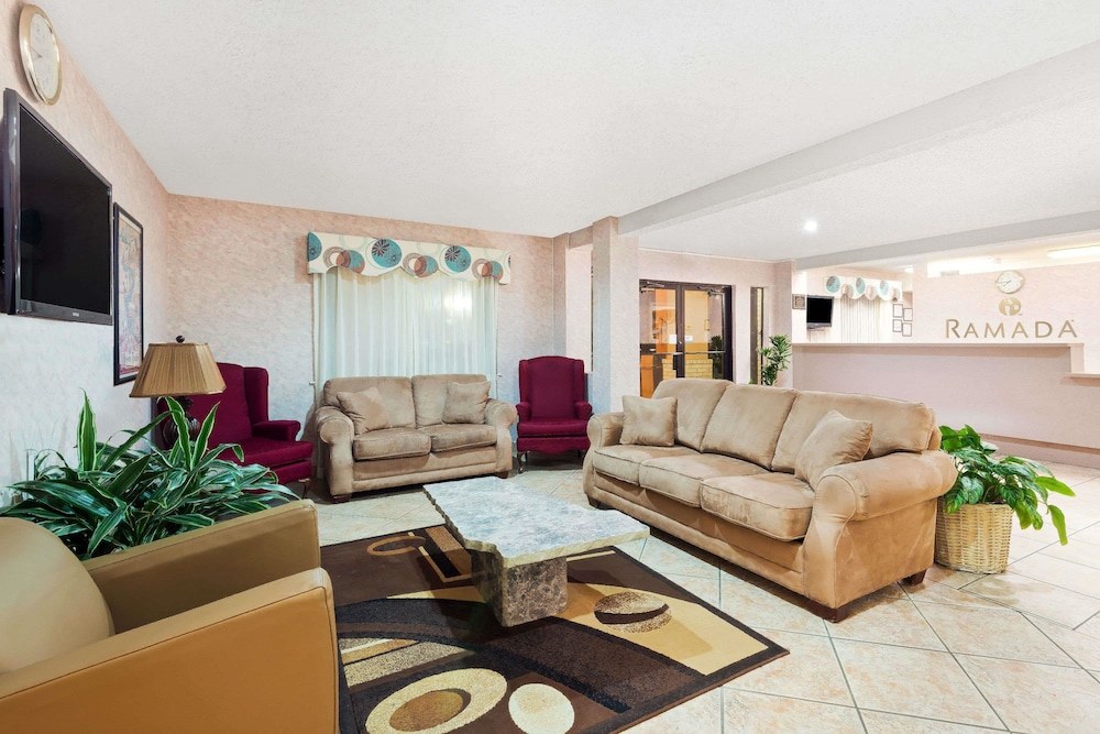 Ramada by Wyndham San Antonio/Near SeaWorld photo 1