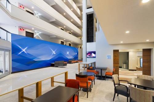 Holiday Inn Express & Sts Medical-Six Flags photo 1