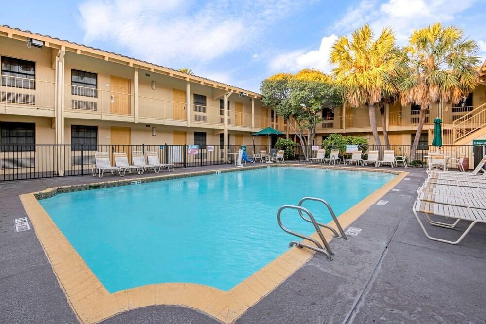 La Quinta Inn San Antonio Market Square photo 3