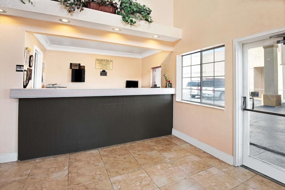 Days Inn by Wyndham San Antonio Airport photo 3