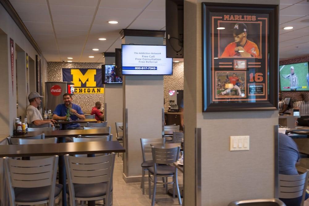 STADIUM HOTEL photo 3