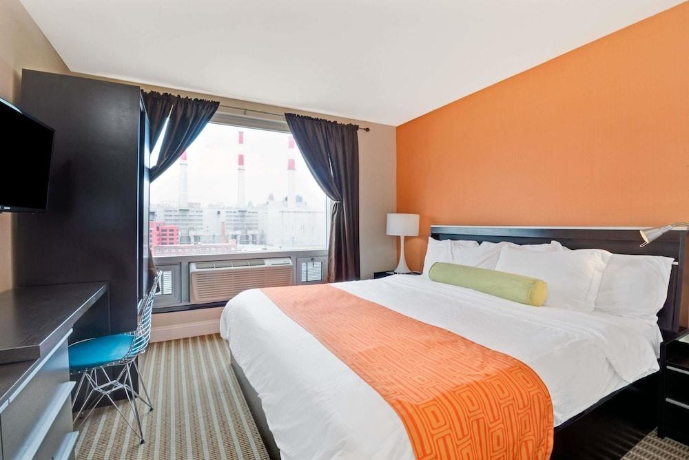 HOWARD JOHNSON BY WYNDHAM LONG ISLAND CITY photo 3