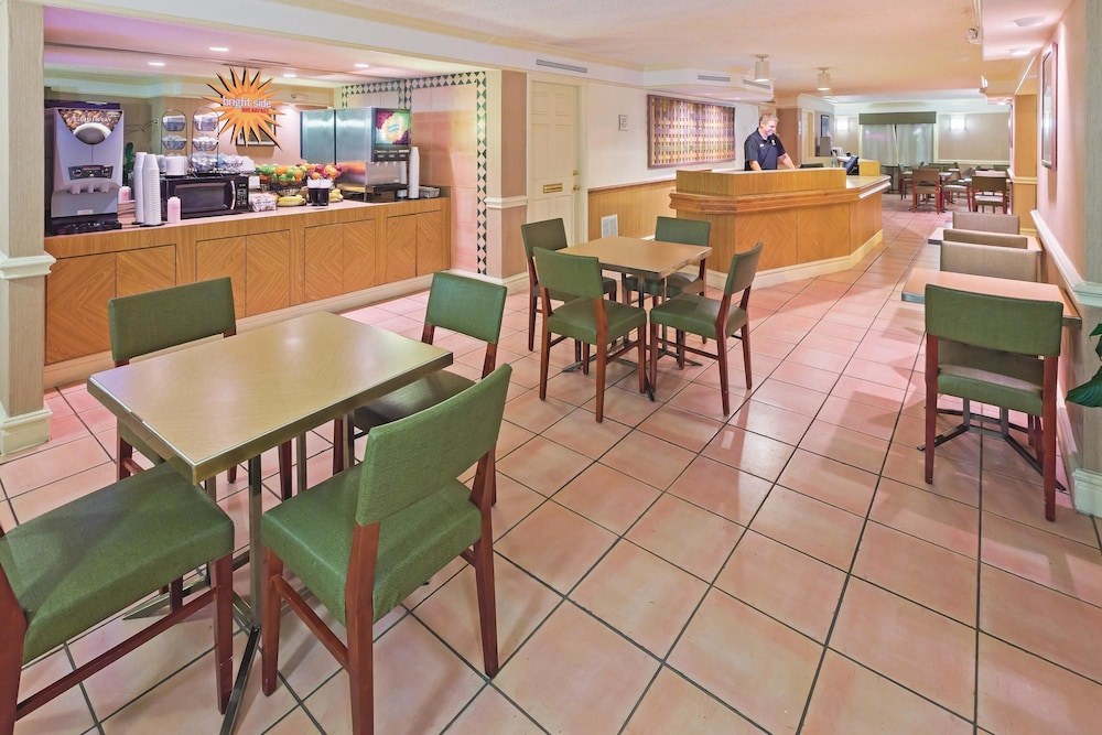 La Quinta Inn San Antonio Lackland photo 1