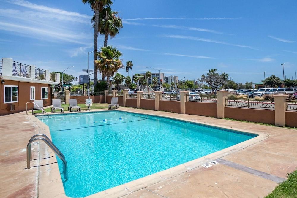 Comfort Inn San Diego Airport At The Harbor photo 4