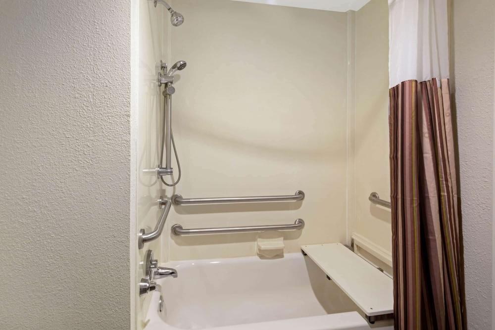 La Quinta Inn Miami Airport East photo 3