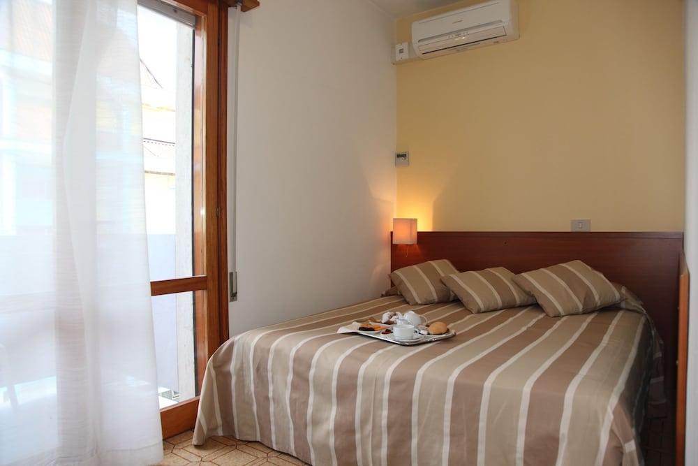 Hotel Pigalle photo 1