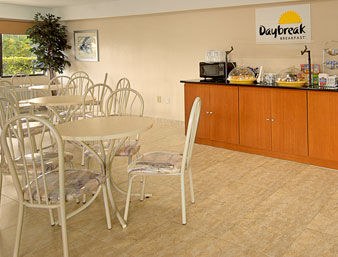 Days Inn & Suites by Wyndham Orlando East UCF Area photo 1