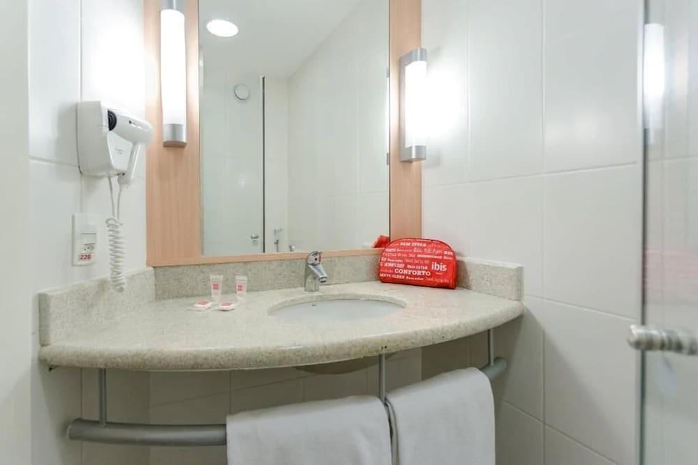 Ibis Copacabana Posto 2 Hotel photo 4