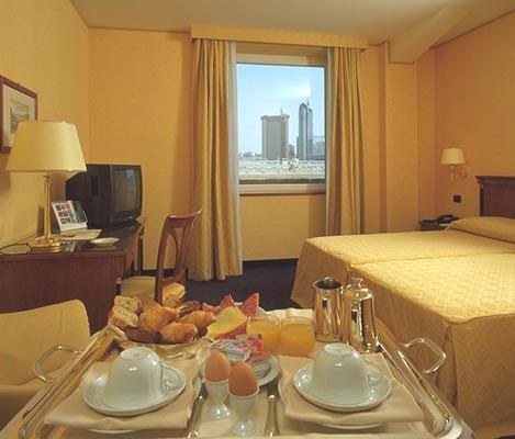 RAMADA NAPLES CITY CENTER photo 4