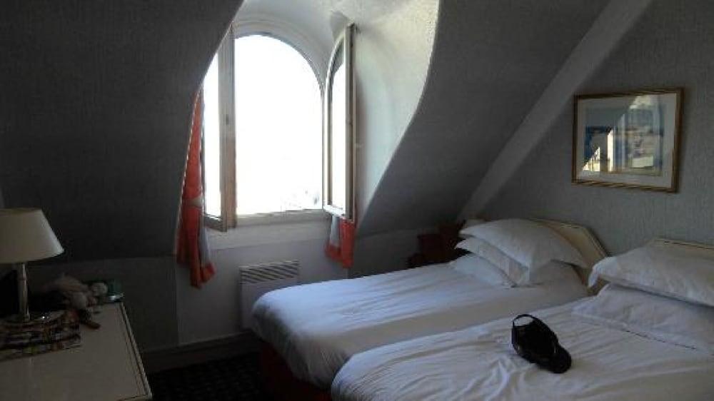 CARLTON'S MONTMARTRE photo 4