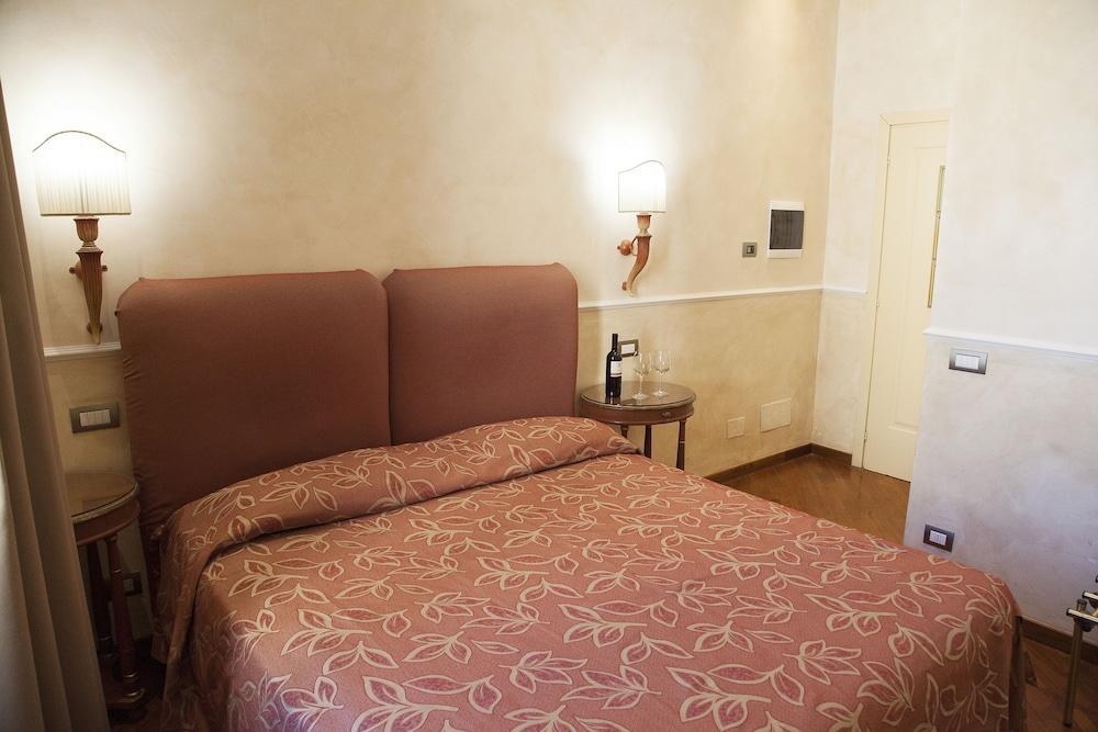 Hotel Aurora photo 2