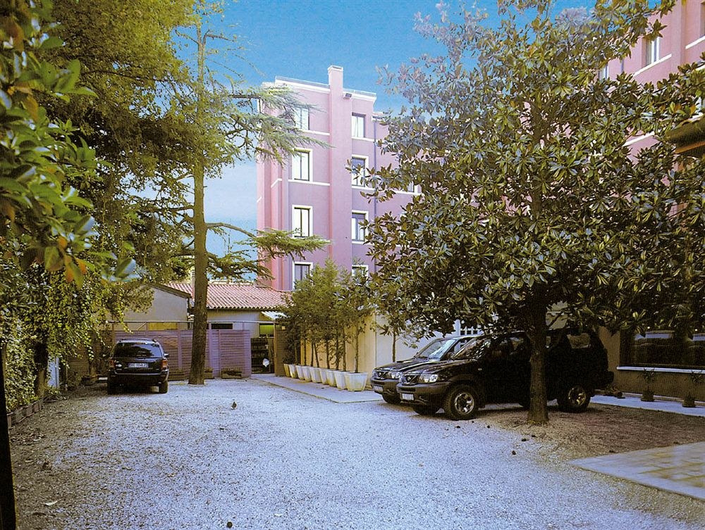 HOTEL LE BOULEVARD photo 1