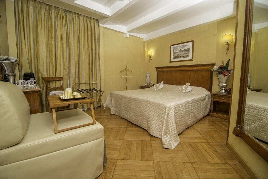 H 2000 Rome Suite Rooms photo 1