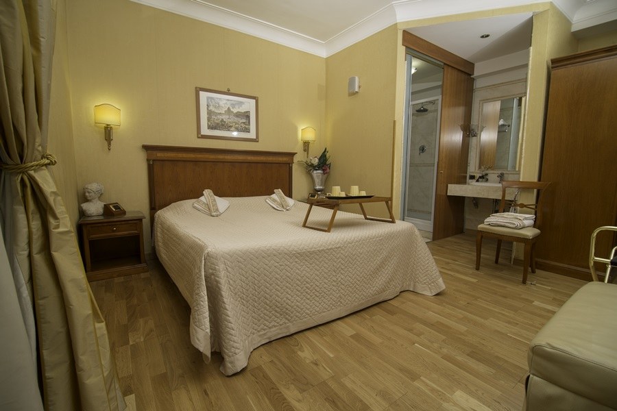 H 2000 Rome Suite Rooms photo 2