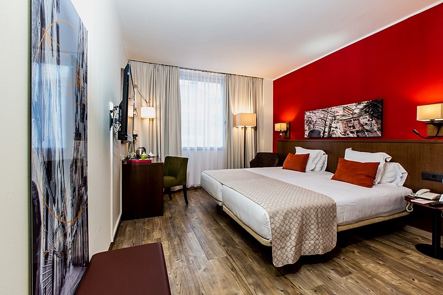 LEONARDO HOTEL BARCELONA GRAN VIA photo 2