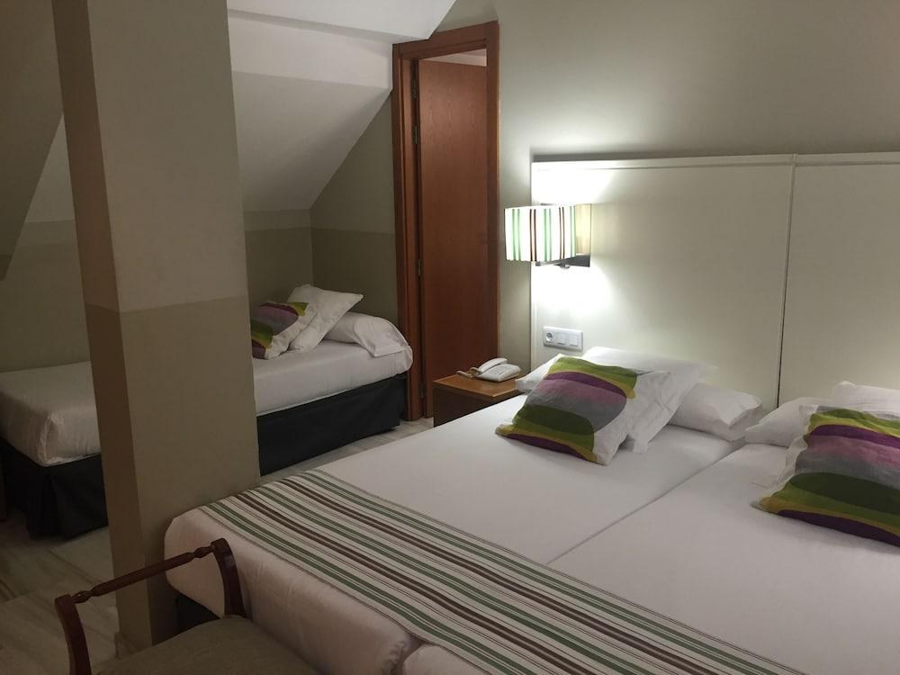 Atarazanas Málaga Boutique Hotel photo 2