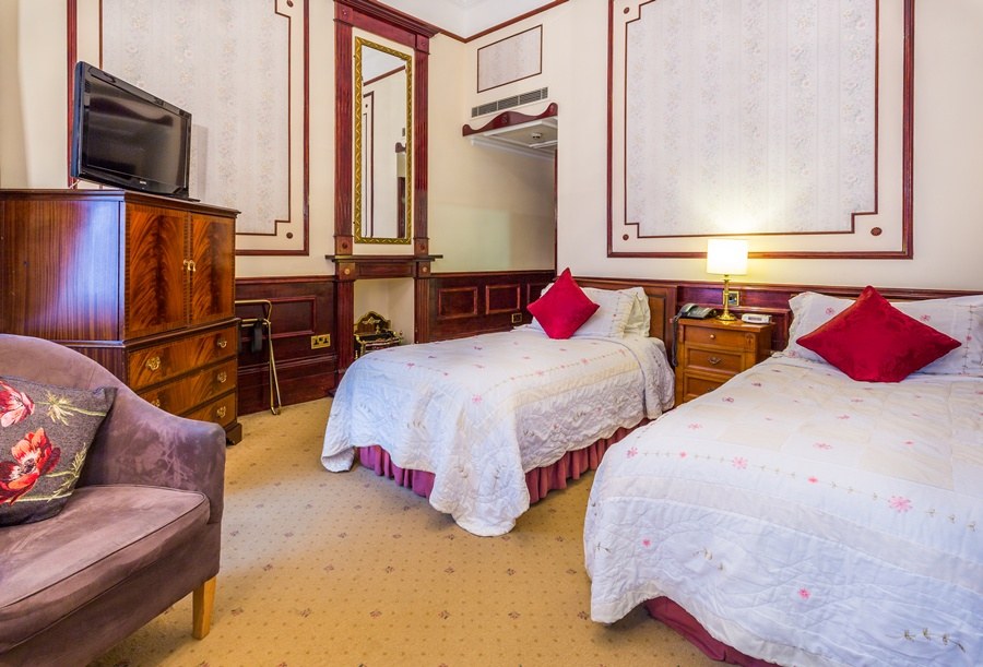 LONDON ELIZABETH HOTEL