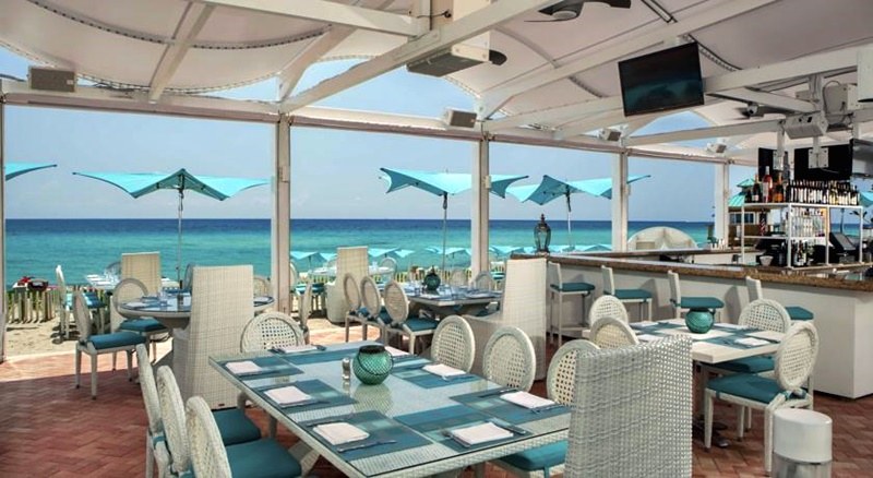 TRUMP INTERNATIONAL BEACH photo 2