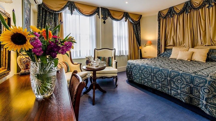 LA PLACE HOTEL