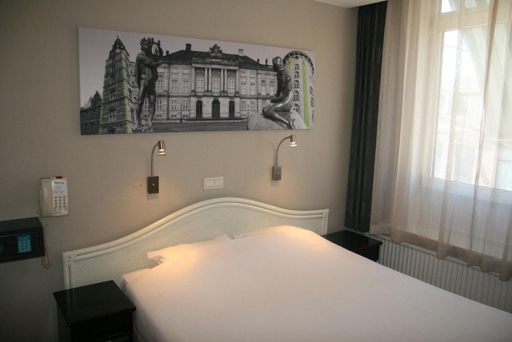 Huygens Place photo 3